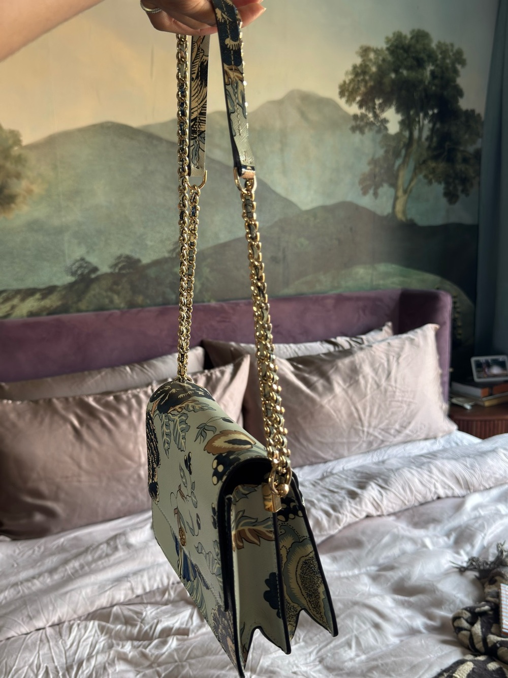 Tory Burch Robinson Floral Chain Shoulder Bag in Light Blue - Picture 4 of 8